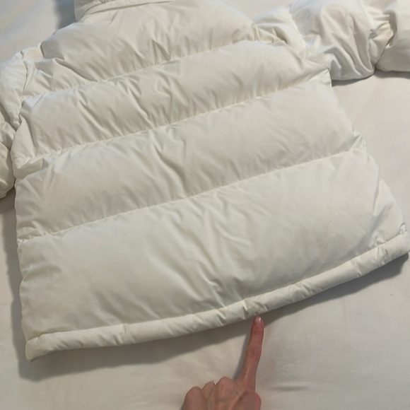 Aritzia White Super Puff The Super Puff™ Shorty - cliMATTE™
$250 - Picture 8 of 8